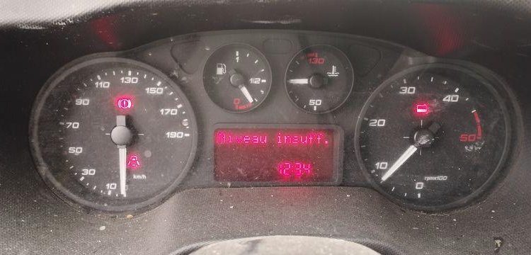 IVECO 35C12 BENNE AVEC COFFRE ACIER DIESEL – 175183 KMS – ANNEE 2017 BLANC EP-130-SL