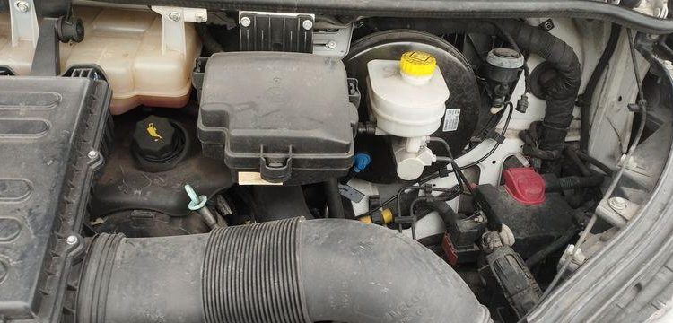IVECO 35C12 BENNE AVEC COFFRE ACIER DIESEL – 175183 KMS – ANNEE 2017 BLANC EP-130-SL