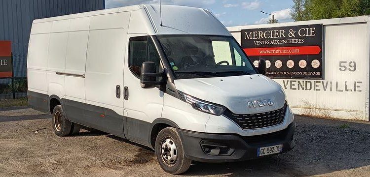 IVECO DAILY BLANC GC-592-DL