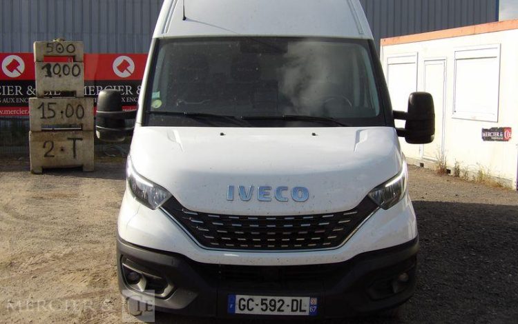 IVECO DAILY BLANC GC-592-DL