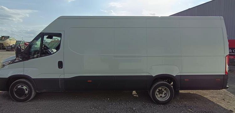 IVECO DAILY BLANC GC-592-DL