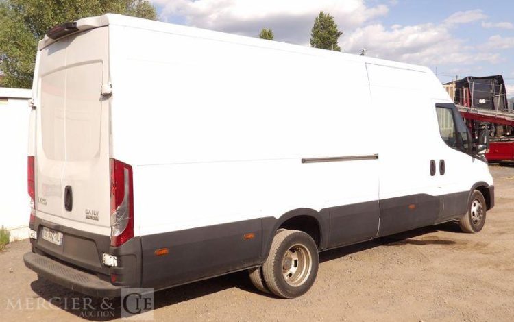 IVECO DAILY BLANC GC-592-DL
