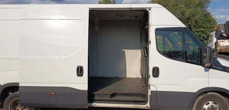 IVECO DAILY BLANC GC-592-DL