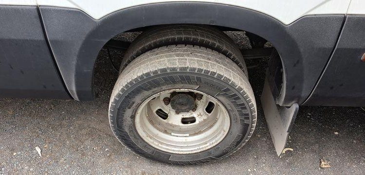 IVECO DAILY BLANC GC-592-DL