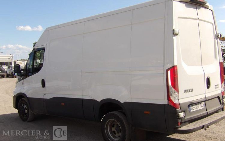 IVECO DAILY BLANC GE-357-AC