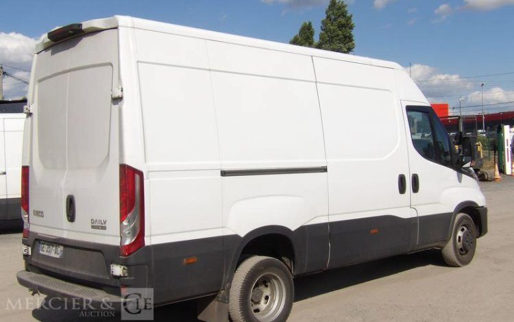 IVECO DAILY BLANC GE-357-AC