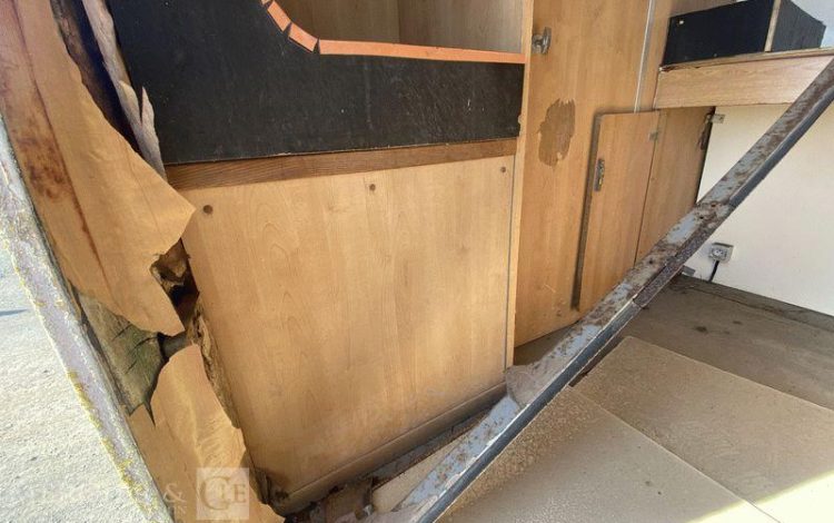 ROULOTTE DE CHANTIER – POUR PIECES  LAN19