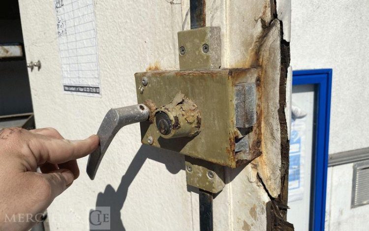 ROULOTTE DE CHANTIER – POUR PIECES  LAN19