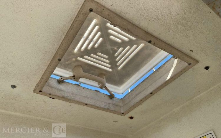 ROULOTTE DE CHANTIER – POUR PIECES  LAN19