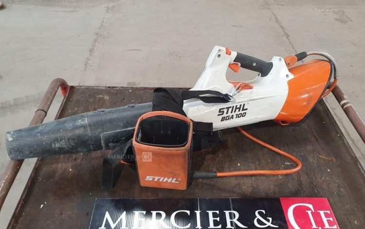 STIHL BGA100  SOU010074
