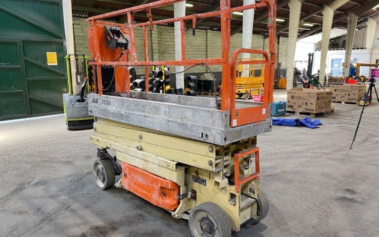 JLG 2030ES / CE08  8171