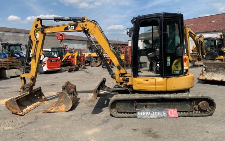 CATERPILLAR 3,05E+04  PEL748058