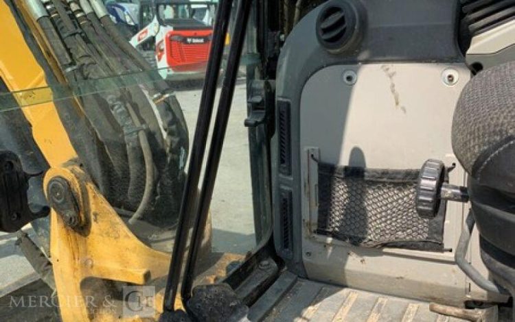 CATERPILLAR 3,05E+04  PEL748058