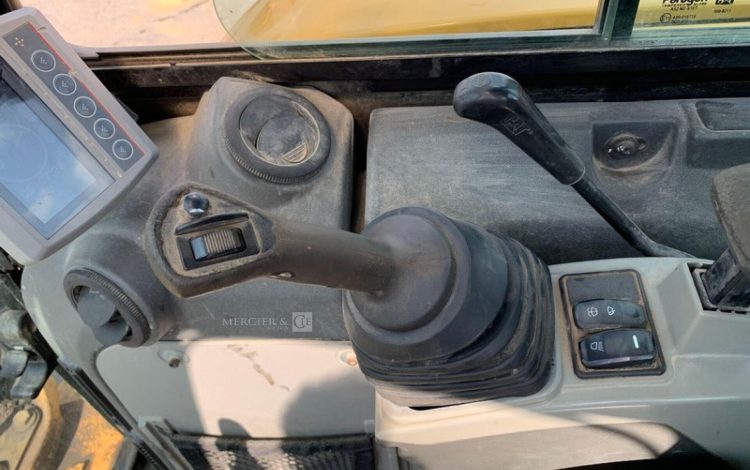 CATERPILLAR 3,05E+04  PEL748058