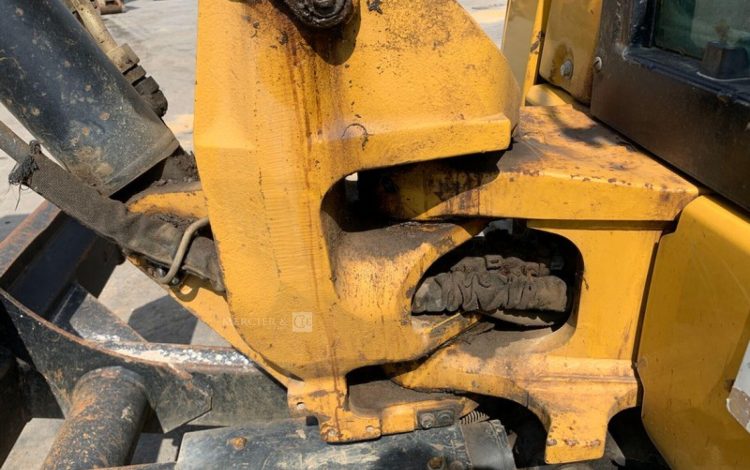 CATERPILLAR 3,05E+04  PEL748058