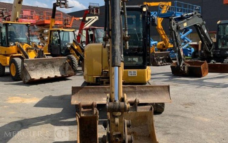 CATERPILLAR 3,05E+04  PEL748058