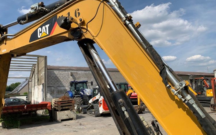 CATERPILLAR 3,05E+04  PEL748058