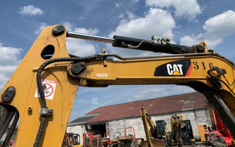 CATERPILLAR 3,05E+04  PEL748058