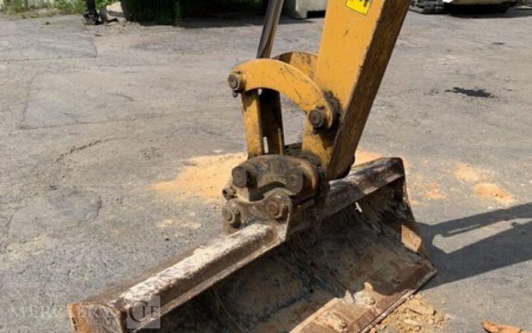 CATERPILLAR 3,05E+04  PEL748058