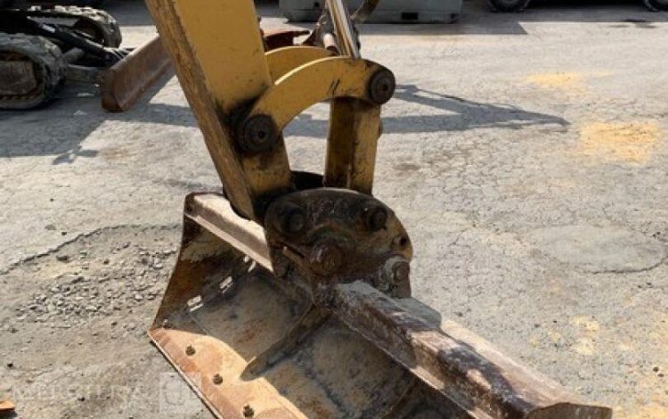CATERPILLAR 3,05E+04  PEL748058