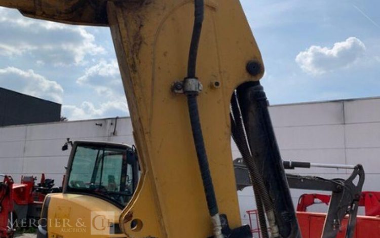 CATERPILLAR 3,05E+04  PEL748058
