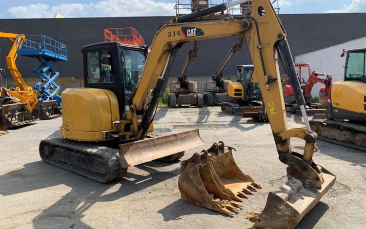 CATERPILLAR 3,05E+04  PEL748058