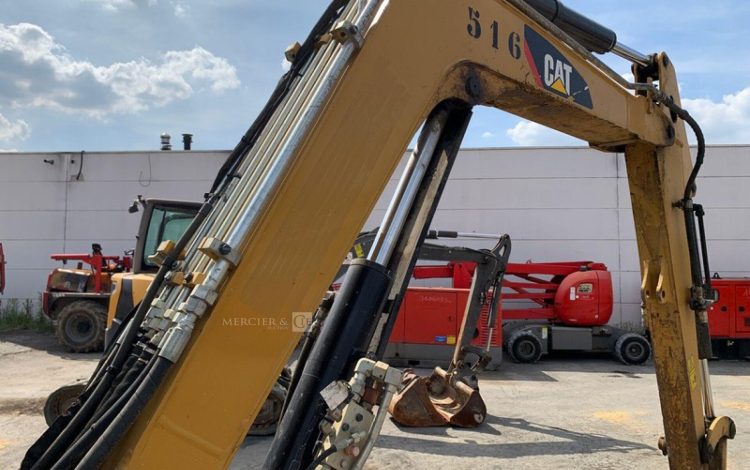CATERPILLAR 3,05E+04  PEL748058