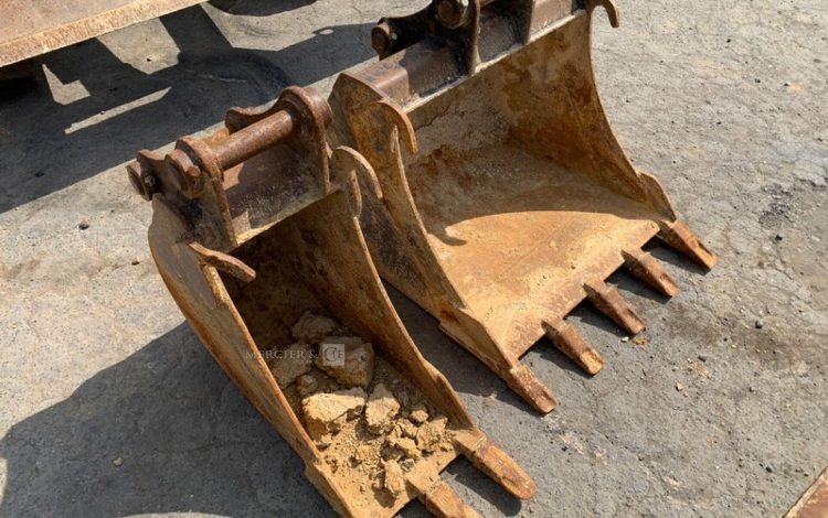 CATERPILLAR 3,05E+04  PEL748058