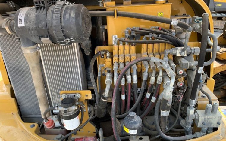 CATERPILLAR 3,05E+04  PEL748058
