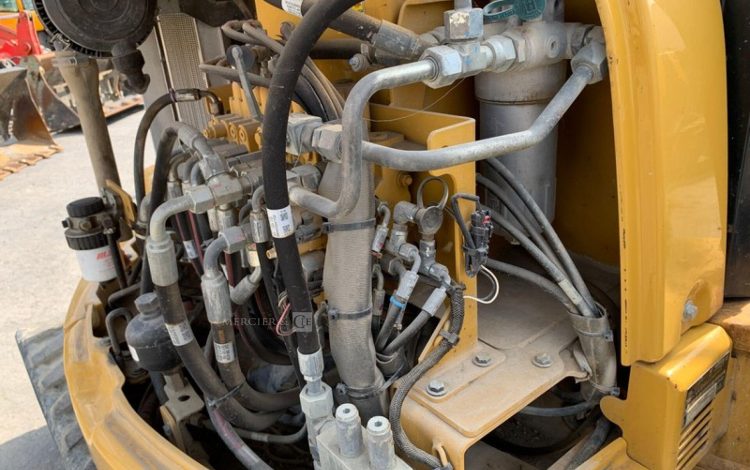 CATERPILLAR 3,05E+04  PEL748058