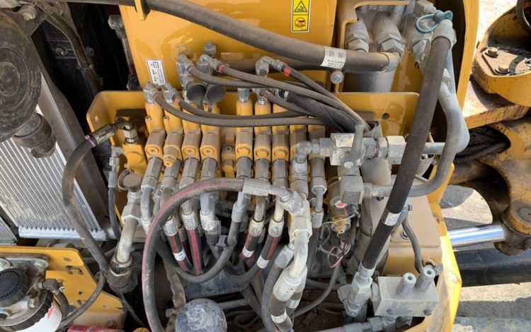 CATERPILLAR 3,05E+04  PEL748058