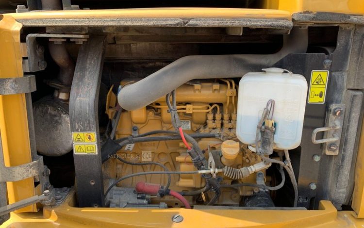 CATERPILLAR 3,05E+04  PEL748058