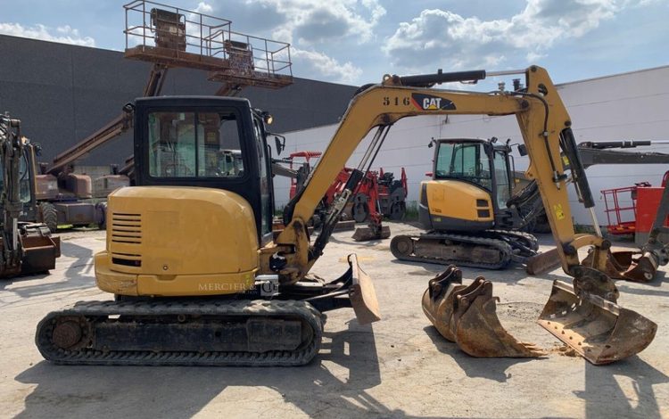 CATERPILLAR 3,05E+04  PEL748058