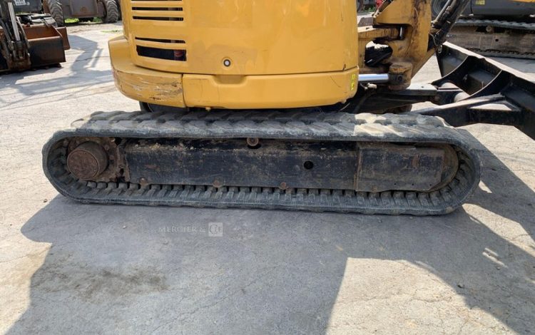 CATERPILLAR 3,05E+04  PEL748058