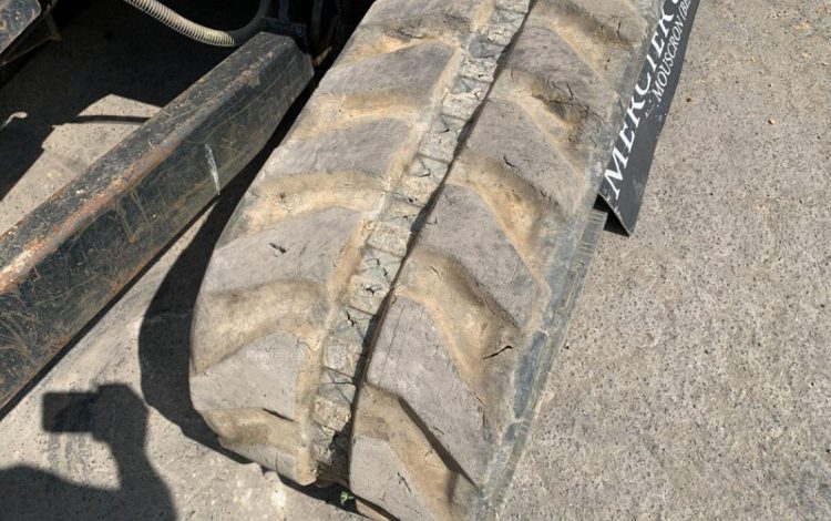 CATERPILLAR 3,05E+04  PEL748058