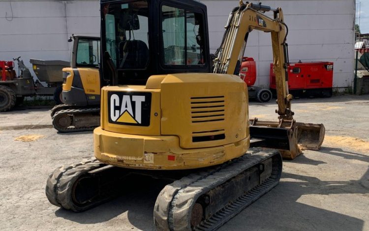 CATERPILLAR 3,05E+04  PEL748058