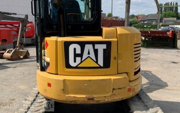 CATERPILLAR 3,05E+04  PEL748058