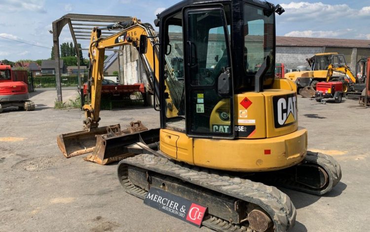 CATERPILLAR 3,05E+04  PEL748058