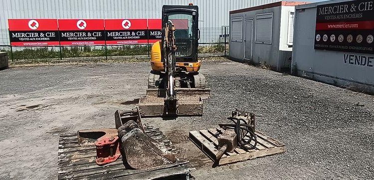 JCB MINI-PELLE 8025 ZTS AVEC GODET CURAGE 1,20M, GODET RETRO 0.20M ET BRH  27887