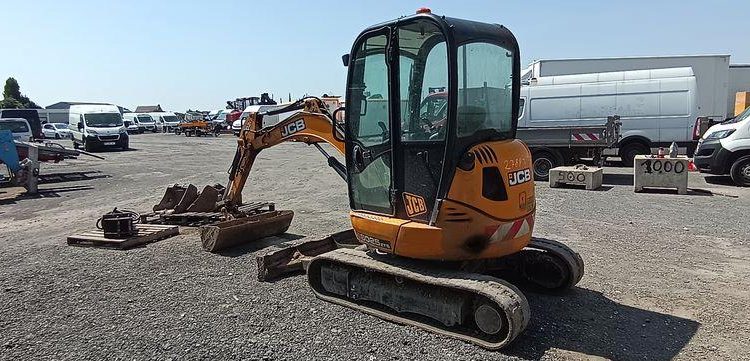 JCB MINI-PELLE 8025 ZTS AVEC GODET CURAGE 1,20M, GODET RETRO 0.20M ET BRH  27887