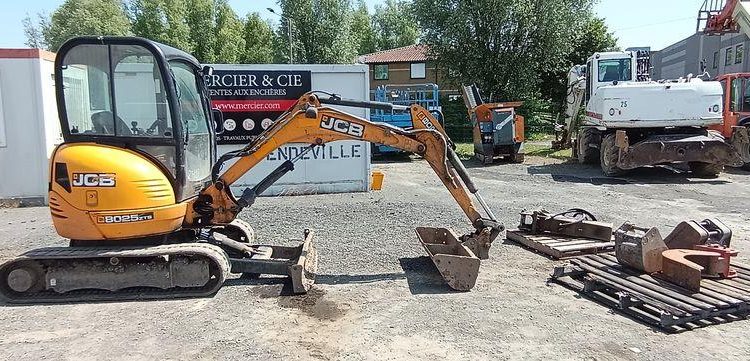 JCB MINI-PELLE 8025 ZTS AVEC GODET CURAGE 1,20M, GODET RETRO 0.20M ET BRH  27887