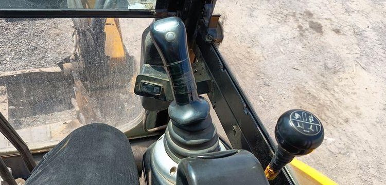 JCB MINI-PELLE 8025 ZTS AVEC GODET CURAGE 1,20M, GODET RETRO 0.20M ET BRH  27887