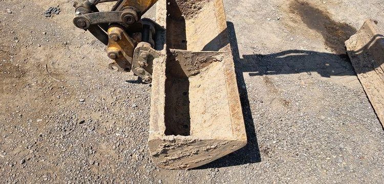 JCB MINI-PELLE 8025 ZTS AVEC GODET CURAGE 1,20M, GODET RETRO 0.20M ET BRH  27887