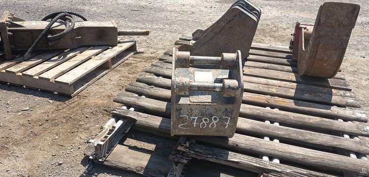 JCB MINI-PELLE 8025 ZTS AVEC GODET CURAGE 1,20M, GODET RETRO 0.20M ET BRH  27887