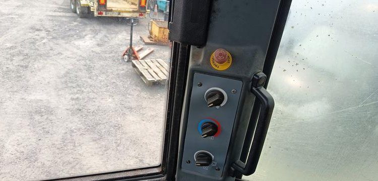 KOMATSU PORTEUR 840.04 DE 2011  70174