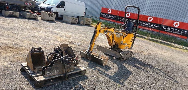 JCB MICRO-PELLE SUR CHENILLES 8010 CTS – 1,03T – DIESEL – 895 HEURES  8010CTS