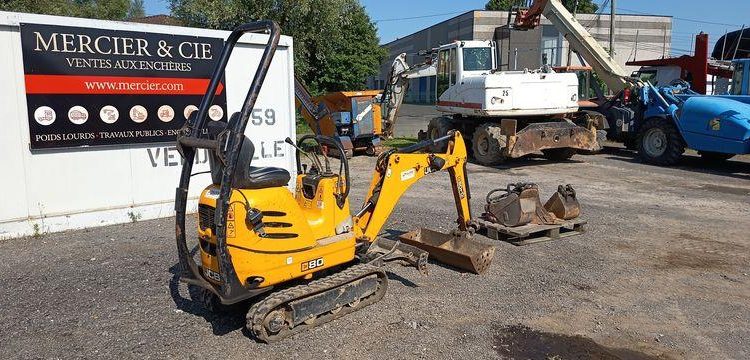 JCB MICRO-PELLE 8010 CTS EQUIPEE GODET CURAGE 1M, GODET RETRO 0.30M ET BRH  8010LTS