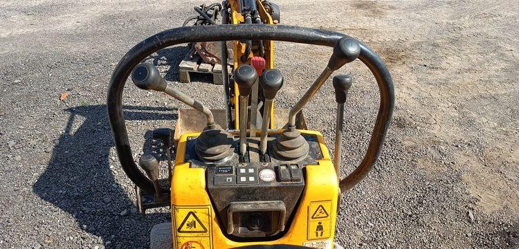 JCB MICRO-PELLE SUR CHENILLES 8010 CTS – 1,03T – DIESEL – 895 HEURES  8010CTS