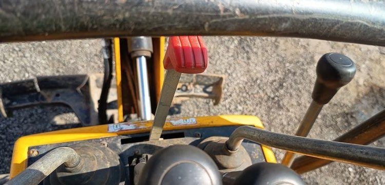 JCB MICRO-PELLE SUR CHENILLES 8010 CTS – 1,03T – DIESEL – 895 HEURES  8010CTS