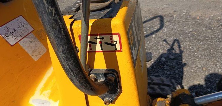 JCB MICRO-PELLE SUR CHENILLES 8010 CTS – 1,03T – DIESEL – 895 HEURES  8010CTS